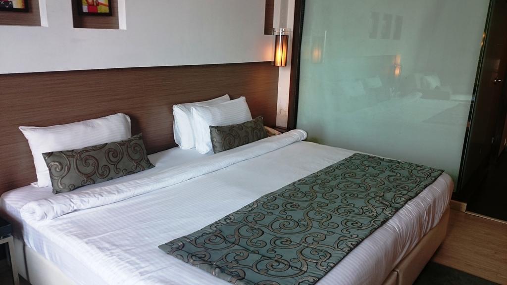 Hotel Ramada By Wyndham Navi Mumbai Zewnętrze zdjęcie