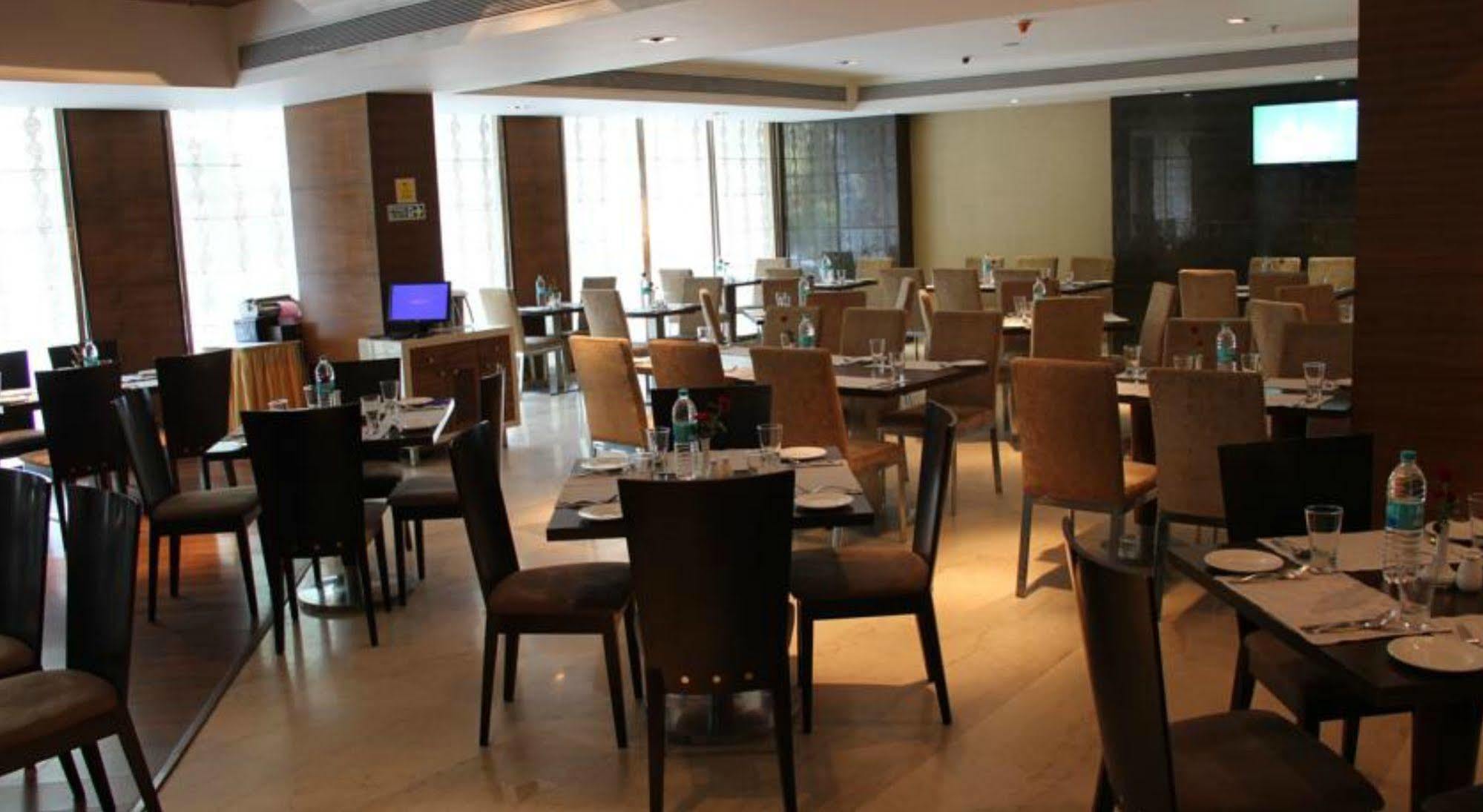 Hotel Ramada By Wyndham Navi Mumbai Zewnętrze zdjęcie