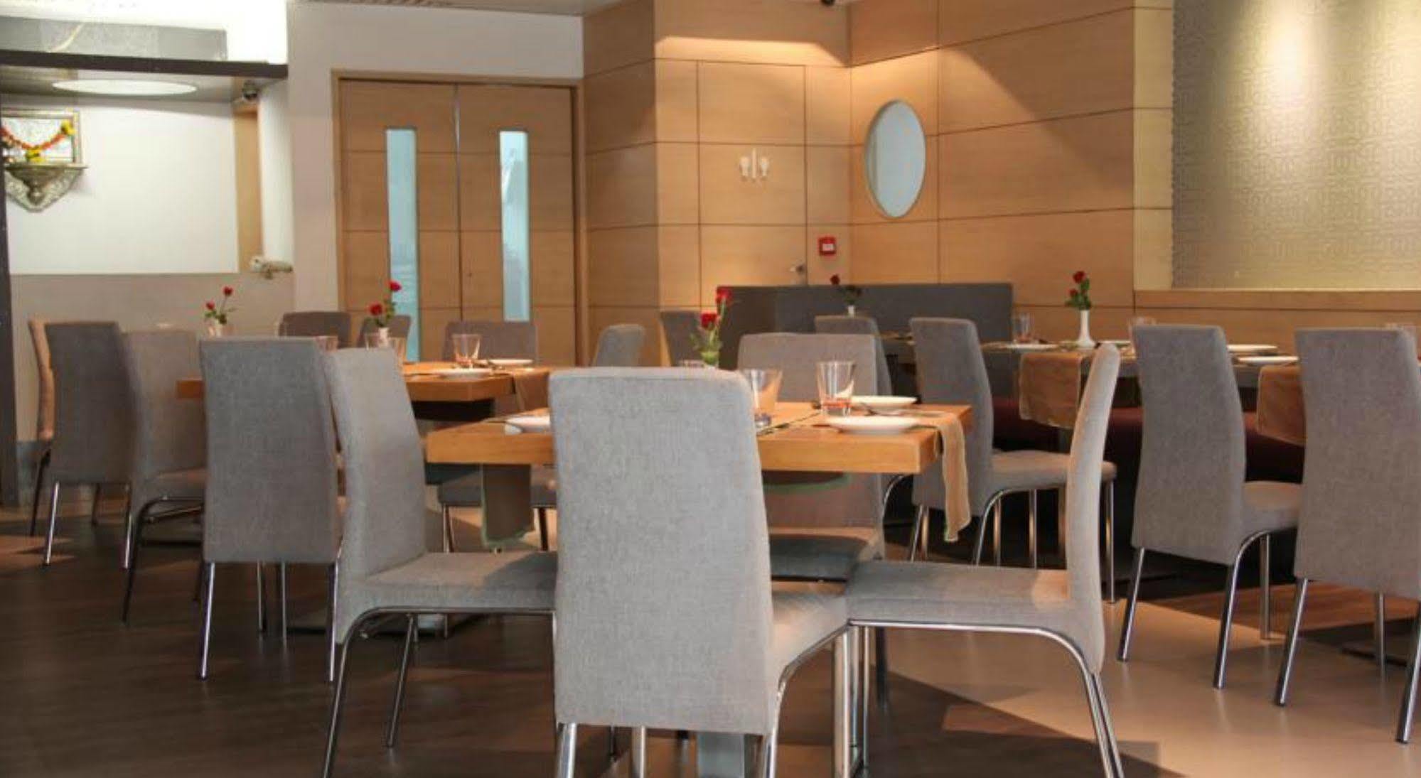 Hotel Ramada By Wyndham Navi Mumbai Zewnętrze zdjęcie